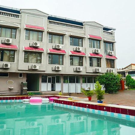 Mountview Resort & Spa Lonavala Buitenkant foto